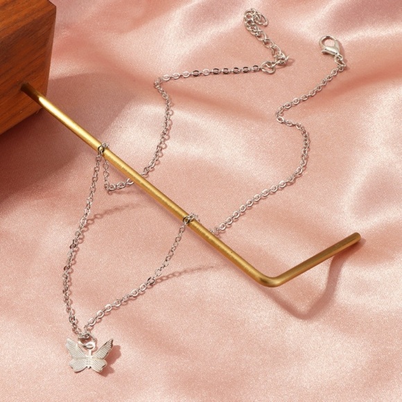 Gold/Silver Butterly Necklaces🦋 - Picture 3 of 5